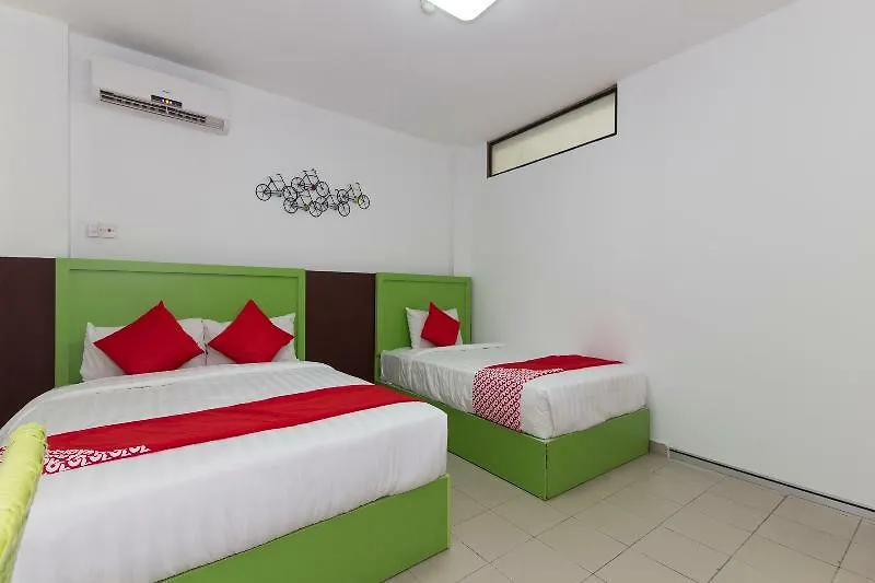 Y Hotel Kota Kinabalu 2*,